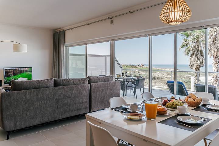 Apartamento entero, Apartamento 'Beachfront Atlantic View A09' con vistas al mar y Wi-Fi in Amoreira, Leiria District