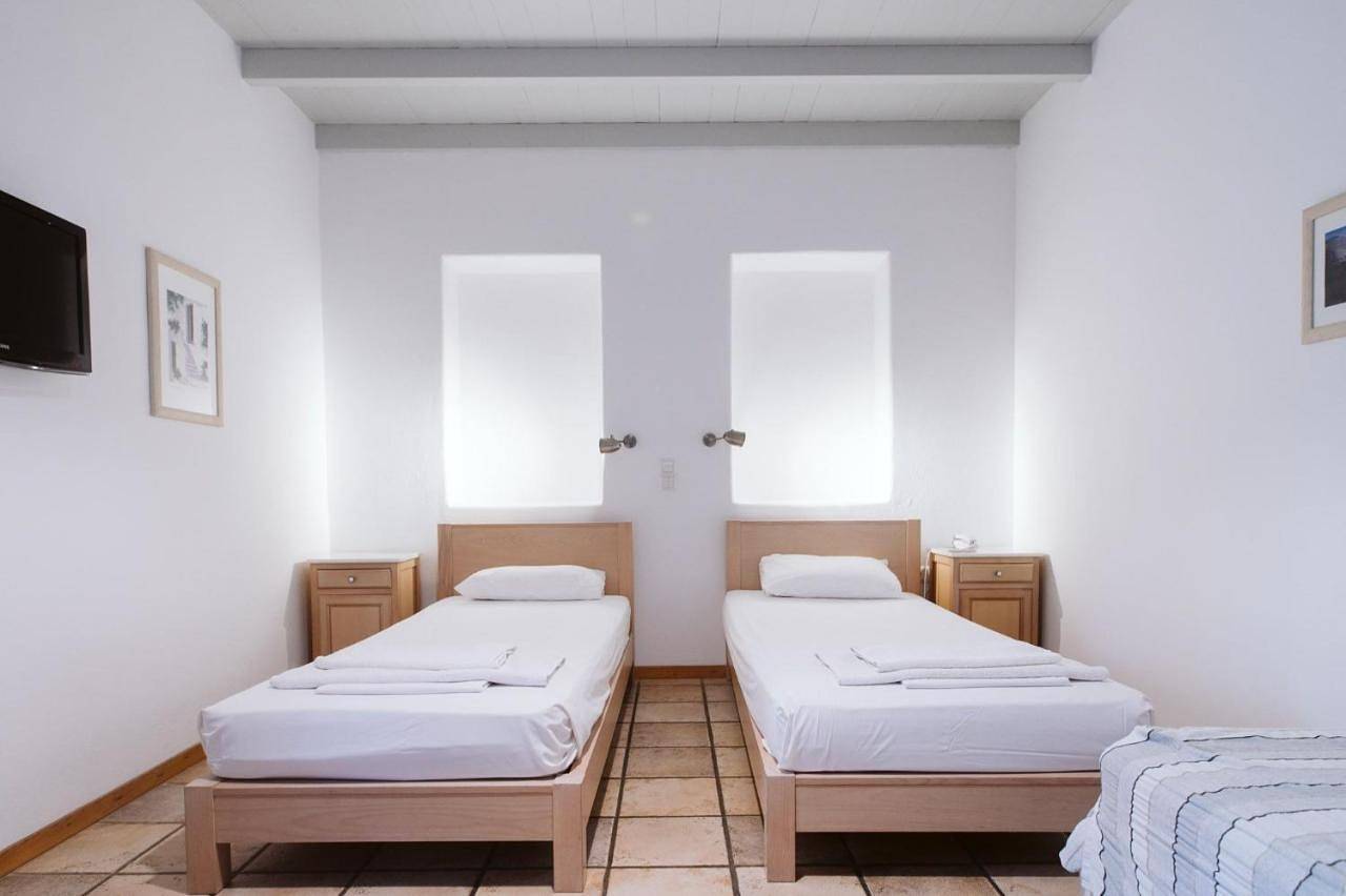 Far Out Village Hotel in Mylopotas, Íos