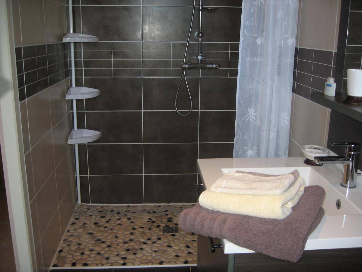 Double Room with Private Bathroom in Cricquebœuf, Région de Lisieux