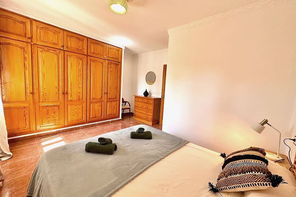 Villa 7 mins to Playa den Bossa and Ibiza town, pool, Bbq in Sant Jordi de ses Salines, Sant Josep de sa Talaia