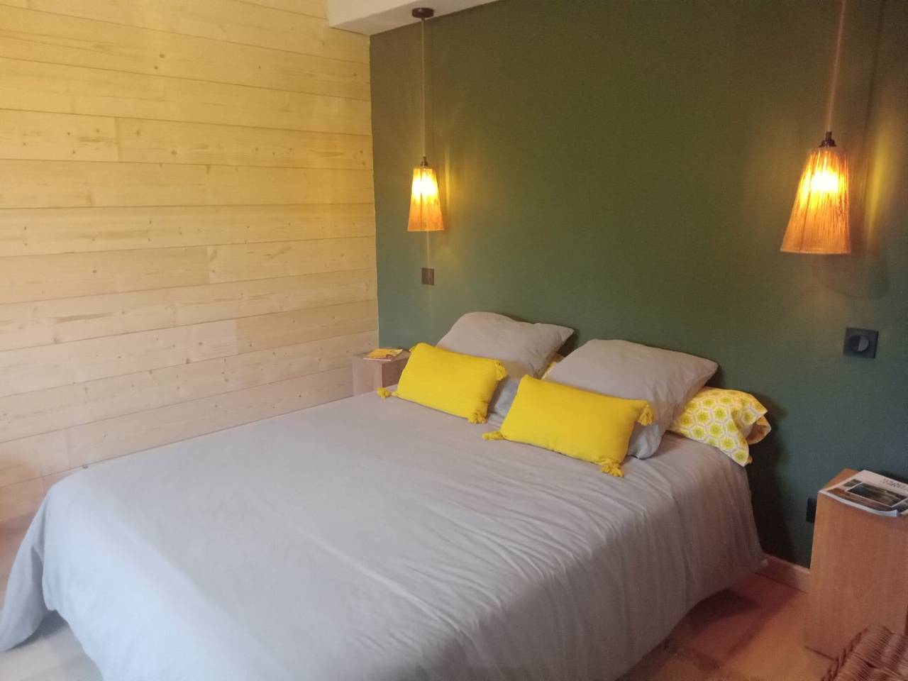 Le 28 - Chambres d'hôtes avec terrasse - Chambre 2 in Uzerche, Région de Tulle