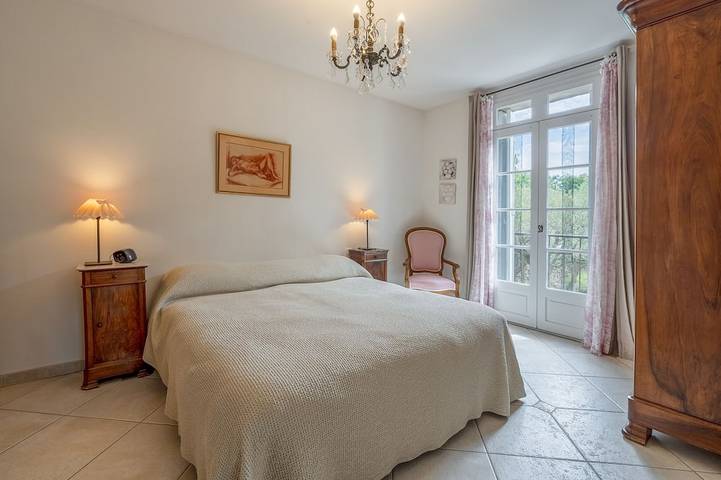 Location de vacances pour 8 personnes, avec terrasse ainsi que jardin et jacuzzi à La Roque-sur-Pernes - 2