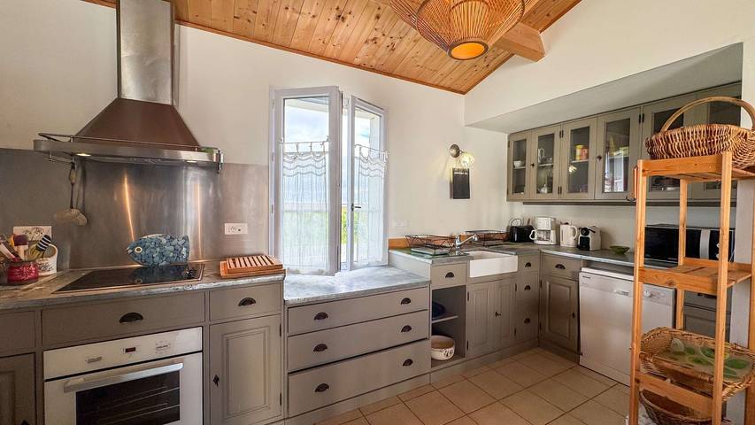 Ganze Ferienwohnung, Ferienwohnung für 10 Personen mit Pool in Loix, Ile de Re
