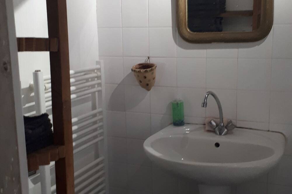 Appartement entier, Petite maison d'artiste in Saint-Étienne-les-Orgues, Région de Forcalquier