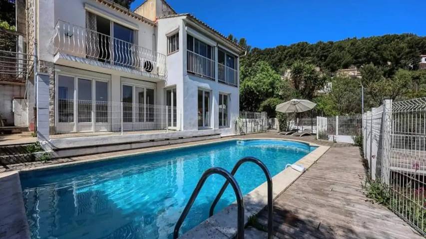 Appartement de vacances pour 9 personnes, avec Piscine à Toulon