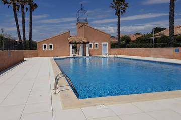 Gîte pour 5 personnes, avec piscine ainsi que jardin et terrasse à Loupian