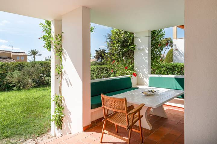 Menorcan Villa with Sea Views, Wi-Fi, and Air Conditioning in Cala Santandria, Ciutadella