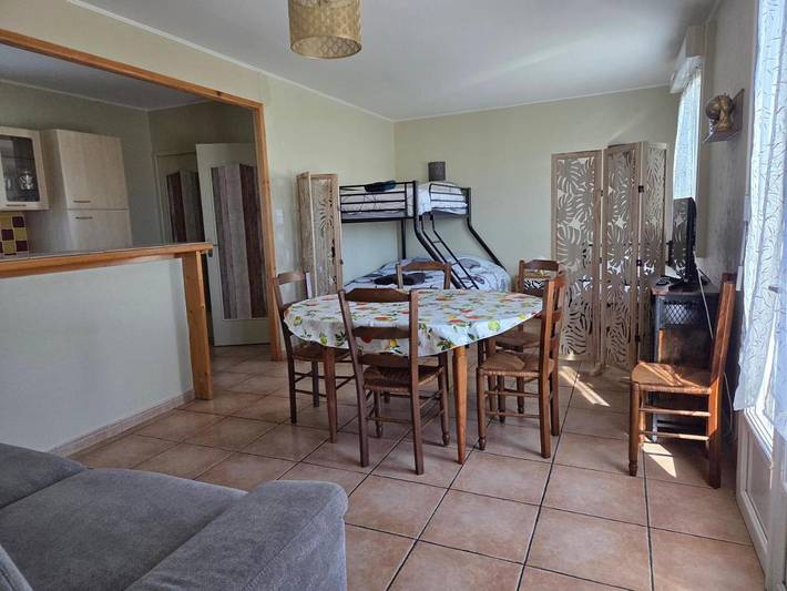 Location de vacances pour 6 personnes, avec jardin et terrasse dans Thiel-sur-Acolin - 3