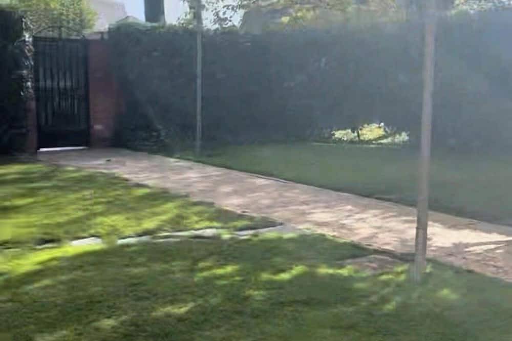 Apartamento entero, Apartamento tipo loft 60m2,cocina y baño independiente.piscina,parking y jardín. in Las Rozas, Área Metropolitana de Madrid
