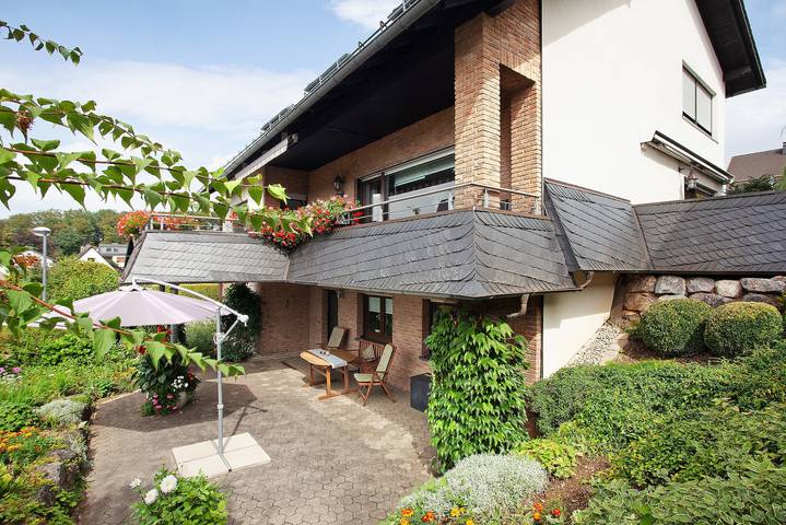 Ganze Wohnung, Ferienwohnung 'Ruhrtalblick' mit Bergblick, privater Terrasse und Wlan in Bestwig, Hochsauerlandkreis