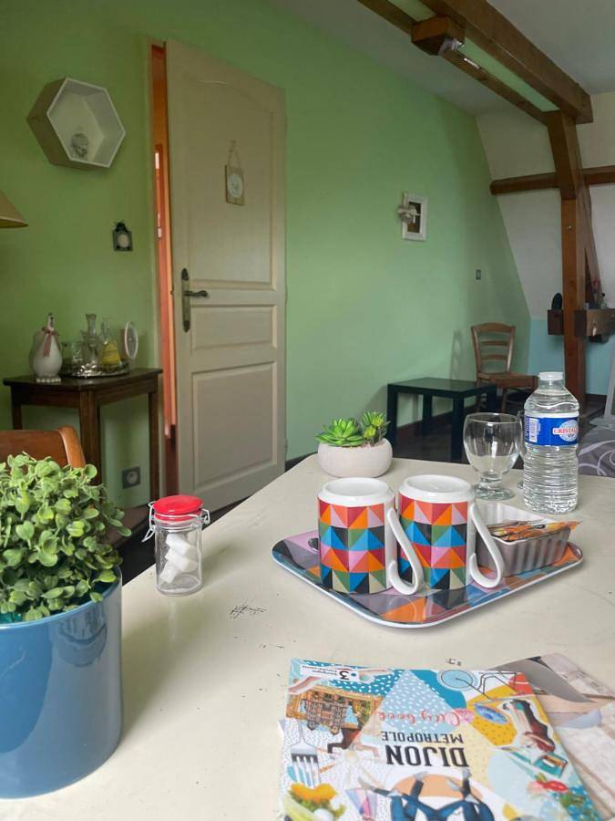 Double Room with Shared Bathroom in Gevrey-Chambertin, Région de Dijon