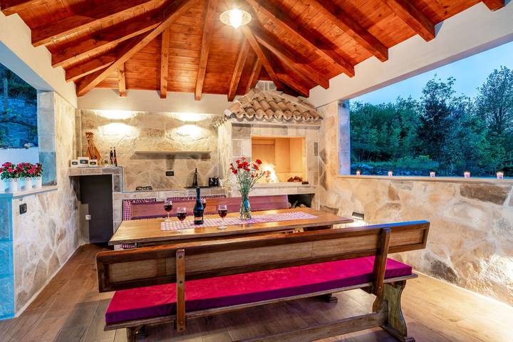 Ferienhaus für 8 Personen, mit Balkon/Terrasse und Pool - 1