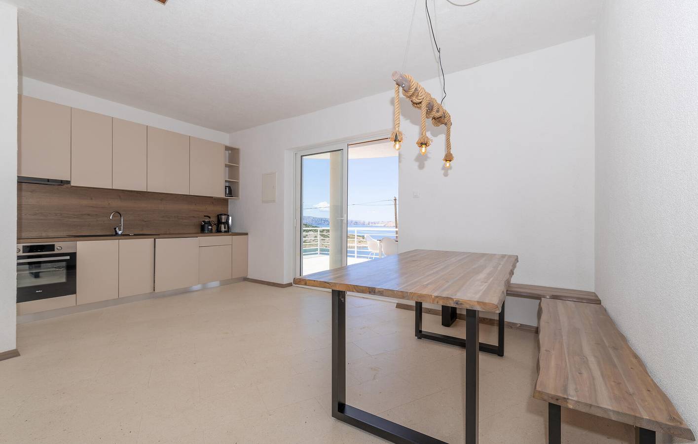 Appartement de vacances entier, Appartement avec vue sur la mer : à 300 m de la plage, avec piscine, Wi-Fi et terrasse in Jablanac, Région de Kvarner