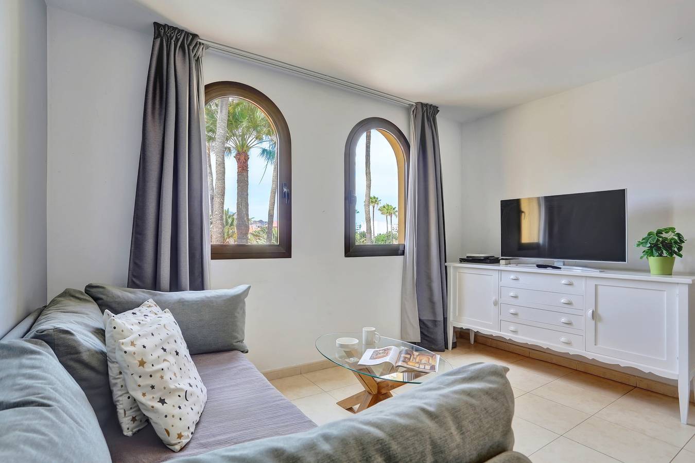 Apartamento entero, Apartamento Vacacional 'Oasis Royal F306' con Piscina Compartida, Terraza Privada y Wi-Fi in Corralejo, La Oliva