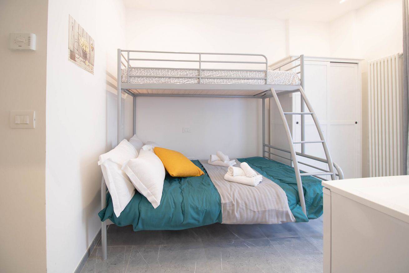 Apartamento entero, Rosa dei venti - [3 bathrooms, sleeps 7] Wi-Fi, air conditioning, town center, crib in Porto Sant'Elpidio, Provincia de Fermo