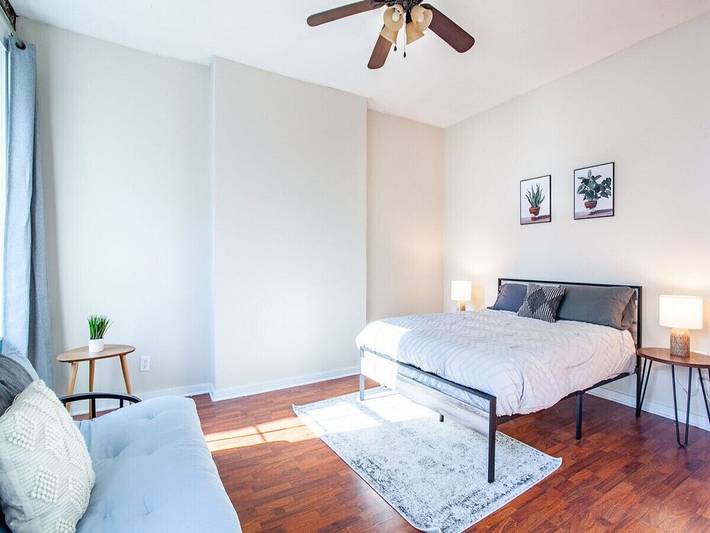 Loft for 10 people, with balcony in Knoxville