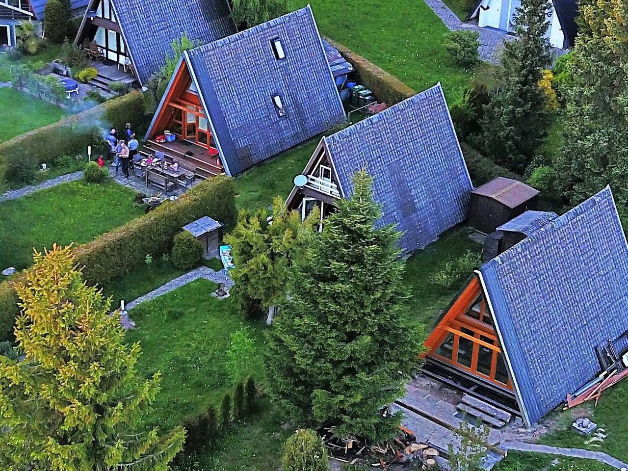 Freistehendes Nurdachaus im Ferienpark Schellbronn in Neuhausen, Nordschwarzwald