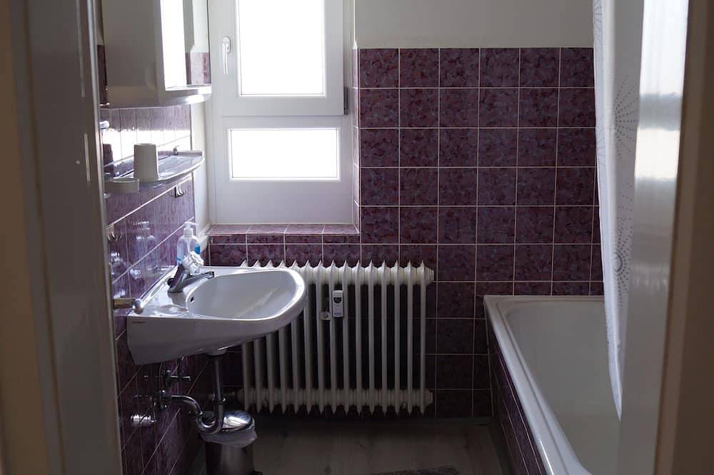 Ganze Wohnung, Gemütliche Ferienwohnung mit Balkon, 65qm, 2 Schlafzimmer bis max. 4 Personen in Biberach, Kinzigtal