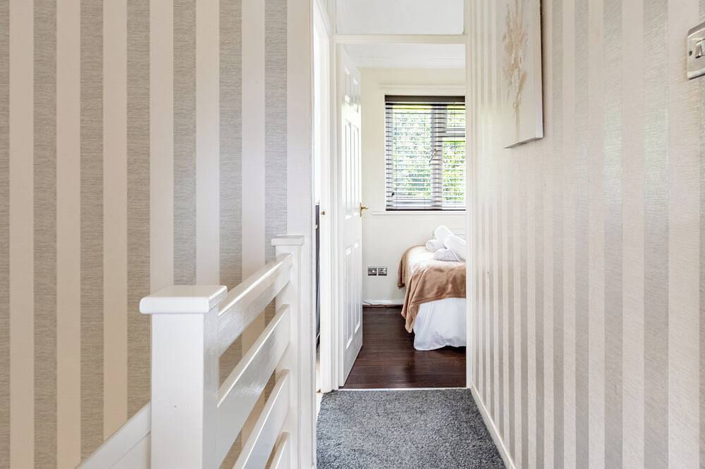 Luxury 3Br • Sleeps 8 • Parking in Dartford, Kent