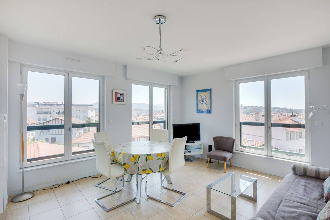 Appartement entier, Appartement moderne au centre ville avec vue Rhune in Saint-Jean-de-Luz, Région de Bayonne