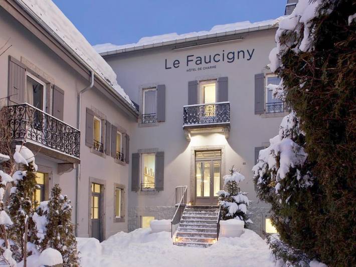Hôtel pour 2 personnes, avec jacuzzi ainsi que terrasse et sauna