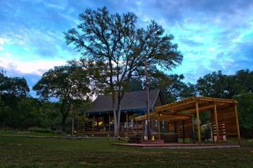 Log Cabin for 6 Guests in Wimberley, Hays County, Picture 2