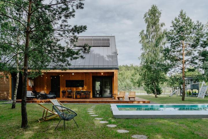Apartament wakacyjny dla 13 osób, z Jacuzzi i Taras oraz Ogród i Basen w Mazowsze