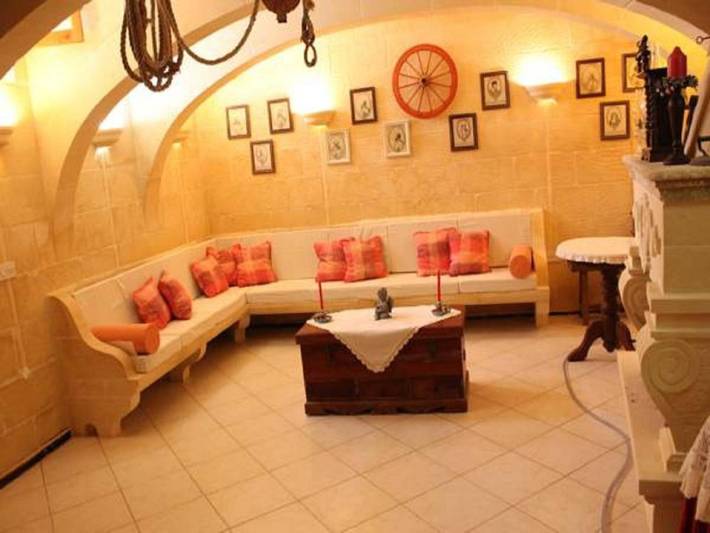 Ferienhaus für 4 Personen, mit Balkon und Whirlpool sowie Terrasse und Pool in Gozo - 2