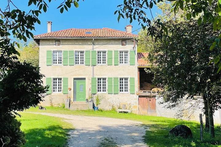 Location de vacances pour 10 personnes, avec terrasse et jardin à Saint-Lizier