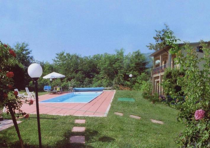 Hotel per 3 persone, con giardino e piscina nonché balcone e panorama - 1