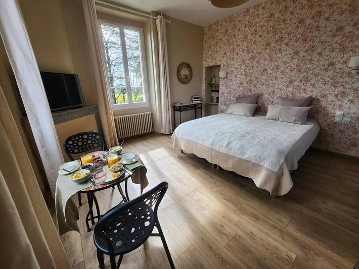 Location de vacances pour 2 personnes, avec jardin et terrasse ainsi que piscine et vue à Saint-Jean-de-Marcel - 2