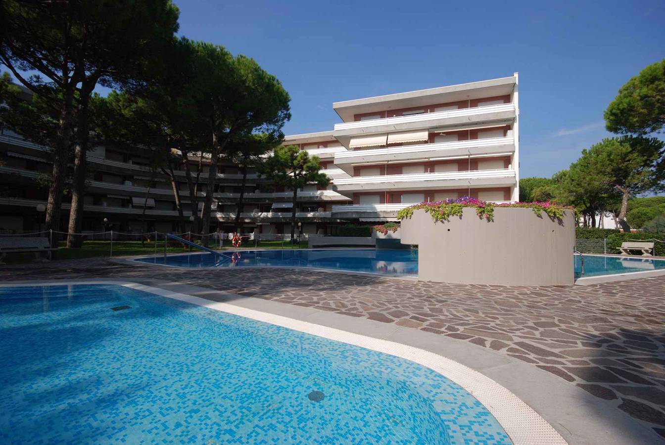 Entire holiday apartment, Holiday apartment with balcony and pool  in Lignano Riviera, Lignano Sabbiadoro