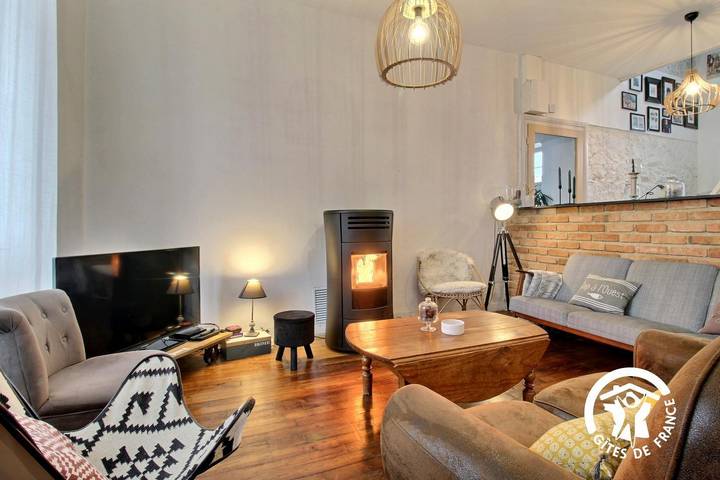 Gîte pour 8 personnes, avec jacuzzi et sauna ainsi que terrasse et jardin à Ambon - 3