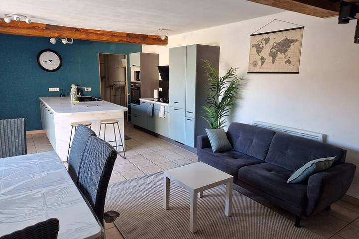Gîte pour 6 personnes, avec jacuzzi à Gurgy