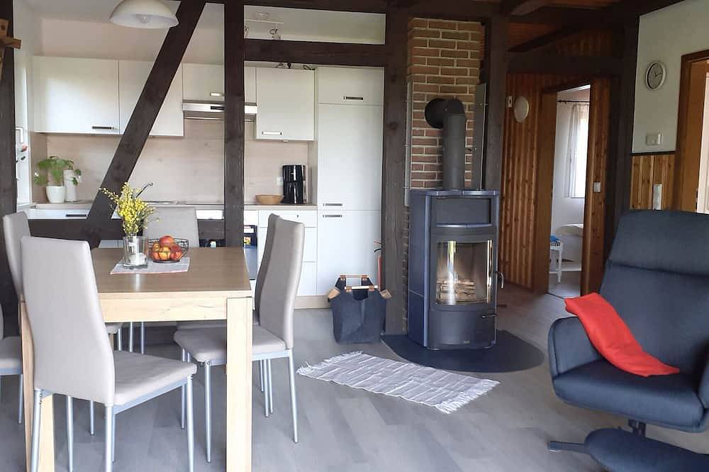 Ganze Wohnung, Ferienwohnung im Erdgeschoss (80qm) mit 3 Schlafzimmern und Terrasse in Fladungen, Rhön-Bayern