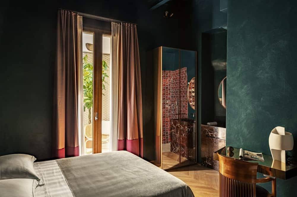 The Wheels Florence Bed&Breakfast: Bedroom Deluxe Pavone in Florence city center, Florence