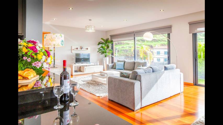 Location de vacances pour 6 personnes, avec jardin ainsi que vue sur l’océan et piscine dans Estreito da Calheta - 4