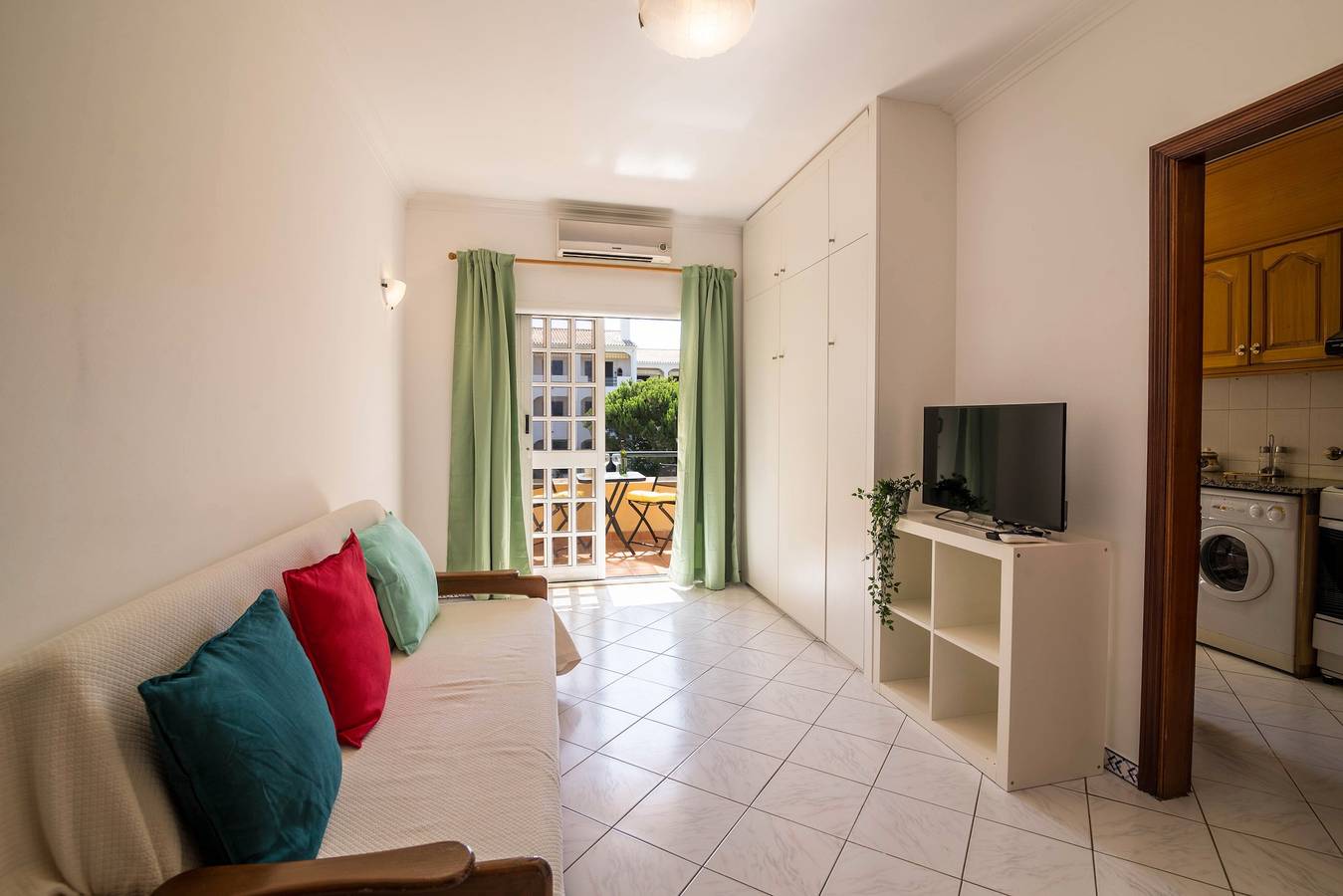 Ganze Wohnung, Schöne Ferienwohnung Marjoh Al mit Pool, Balkon, Klimaanlage und Wlan in Quarteira, Faro Distrikt