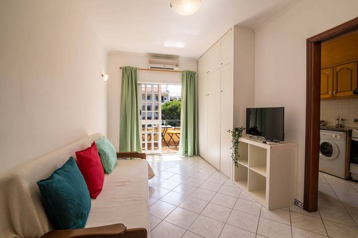 Ferienwohnung für 2 Personen, mit Balkon und Kinderpool sowie Garten in Quarteira - 4