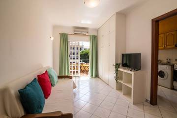 Apartment for 2 People in Quarteira, Faro District, Photo 3