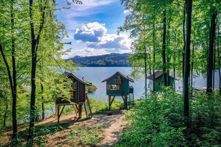 Ferienpark für 5 Personen, mit Balkon und Terrasse sowie Garten und Seeblick im Sauerland