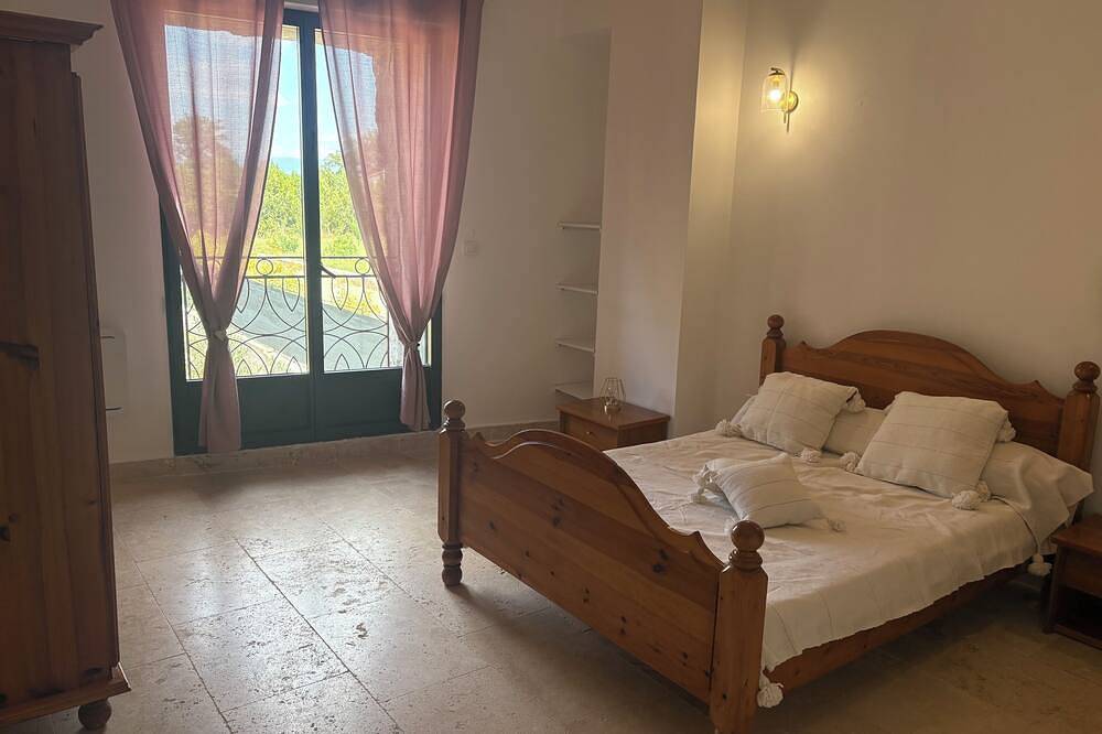 Apartamento entero, T3, renovated in a charming estate surrounded by nature in the Haut Var in Régusse, Región Brignoles