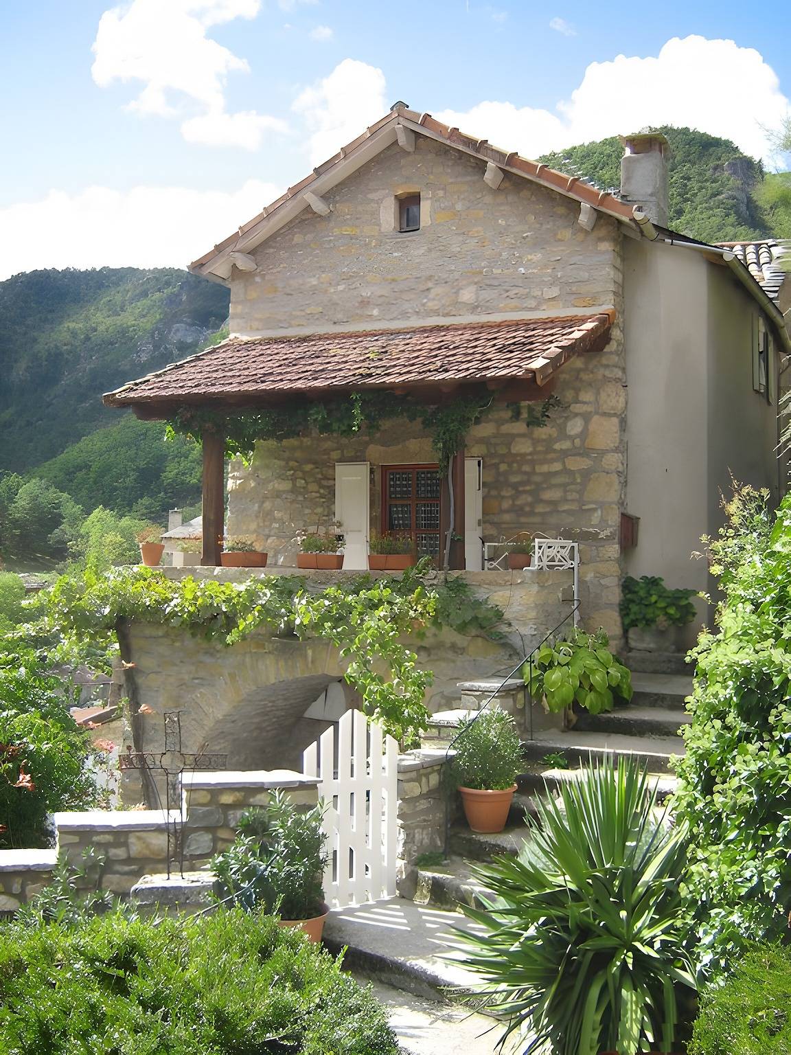 Maison de vacances « Gîte La Lavande » avec vue montagne, terrasse et jardin privés in Peyreleau, Parc naturel régional des Grands Causses