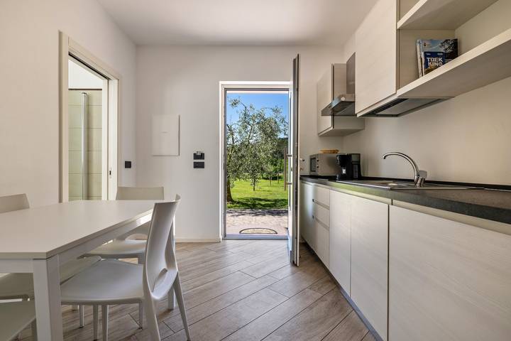 Entire apartment, Studio 'Monte Brento Gaggiolo 2' with Mountain View and Private Garden in Dro, Garda Mountains
