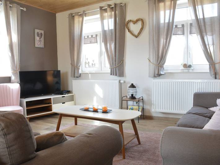 Gîte pour 8 personnes, avec terrasse, adapté aux familles à Doische