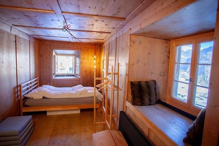 Ganze Wohnung, Tgesa Antgerna 1.Og Appartement/Fewo, Bad, Wc, 2 Schlafräume in Salux, Surses