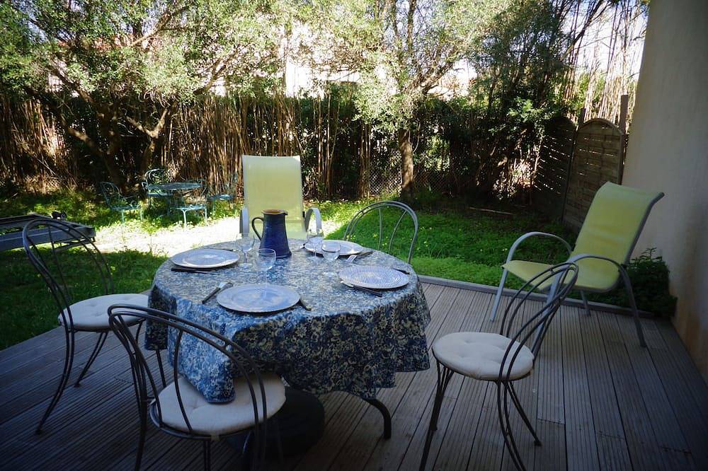 Located on the Giens peninsula, T3 single-storey apartment with garden in La Madrague, Hyeres