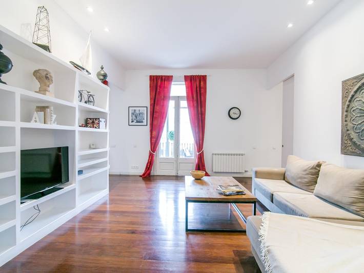 Apartamento vacacional entero, Apartamento De 3 Dormitorios Con Terraza in Centro Barcelona, Barcelona