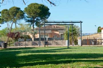 Gîte pour 2 personnes, avec piscine et jardin à Loriol-du-Comtat