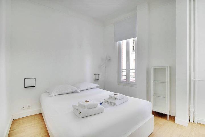 Ganze Wohnung, Gemütliches Apartment mit 2 Schlafzimmern im Herzen von Suresnes in Suresnes, Hauts-de-Seine